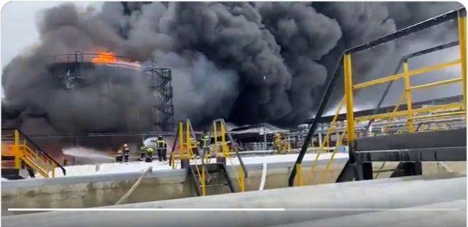 俄洲际导弹工厂爆炸，无人机攻击致俄原油加工量暴跌