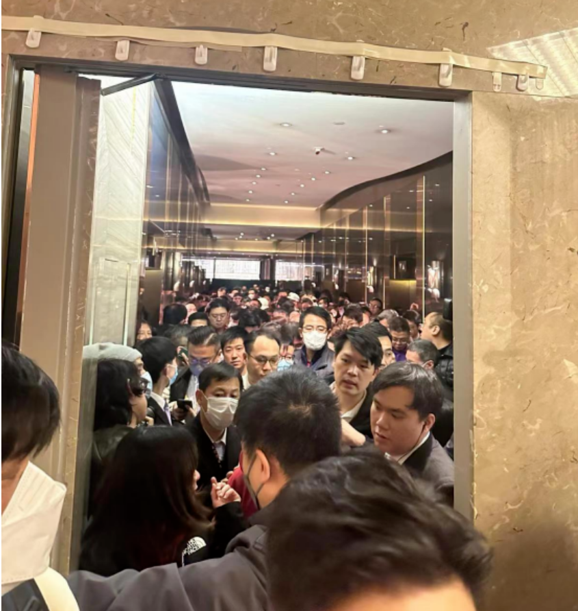 香港楼市，爆了