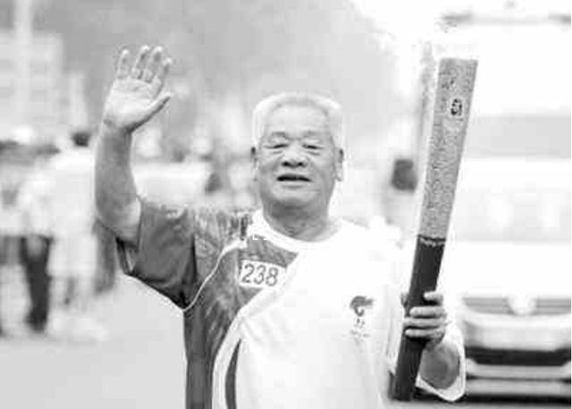 中国游泳天才肺活量爆表，泳联被迫修改规则，获封“蛙王”称号