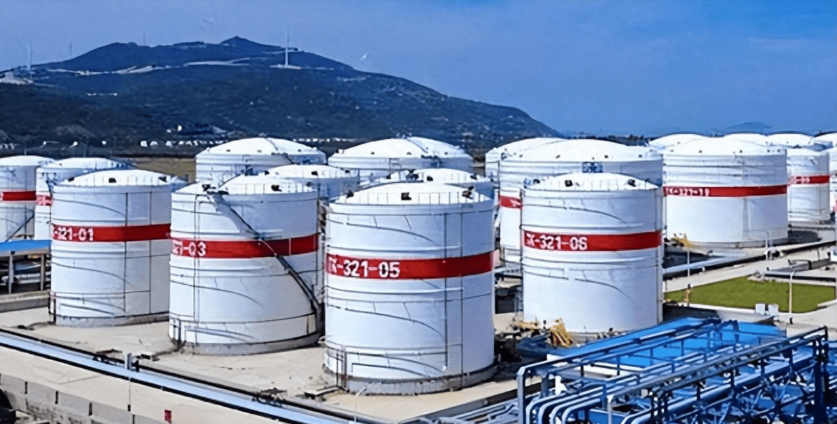 中国一边劳心劳力进口原油，一边又低价出口成品油，这是为什么？