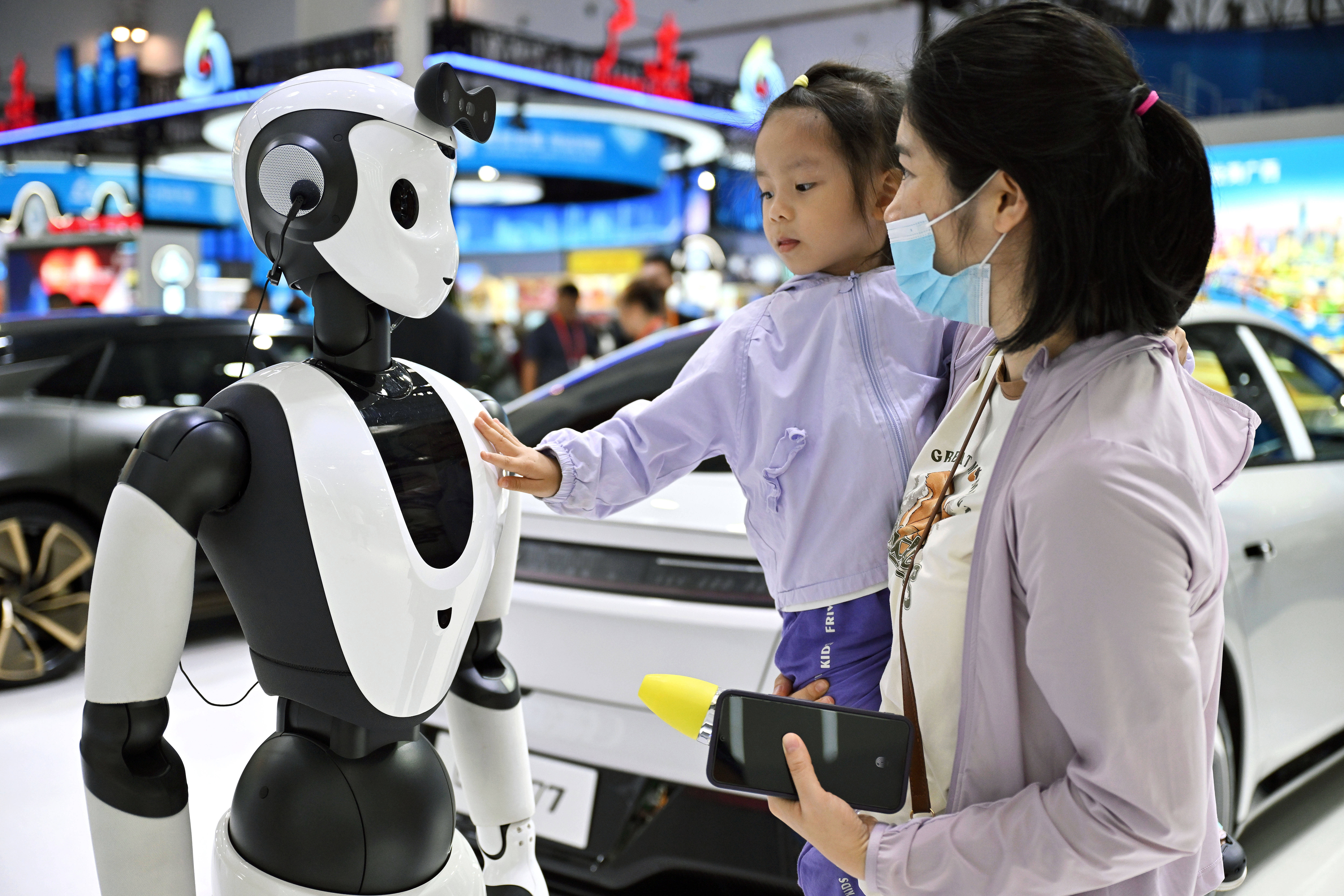 英媒分析：AI开发热潮助推中国贸易增长