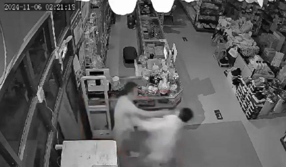 青海久治县一便利店老板被殴打10秒后死亡，亲属称打人者是医生