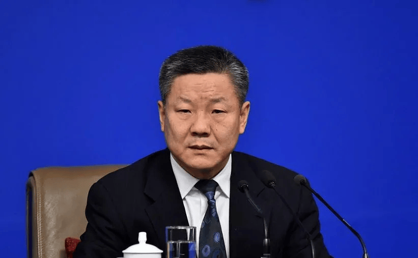 搞“低级红”“高级黑”的陆克华，被“双开”